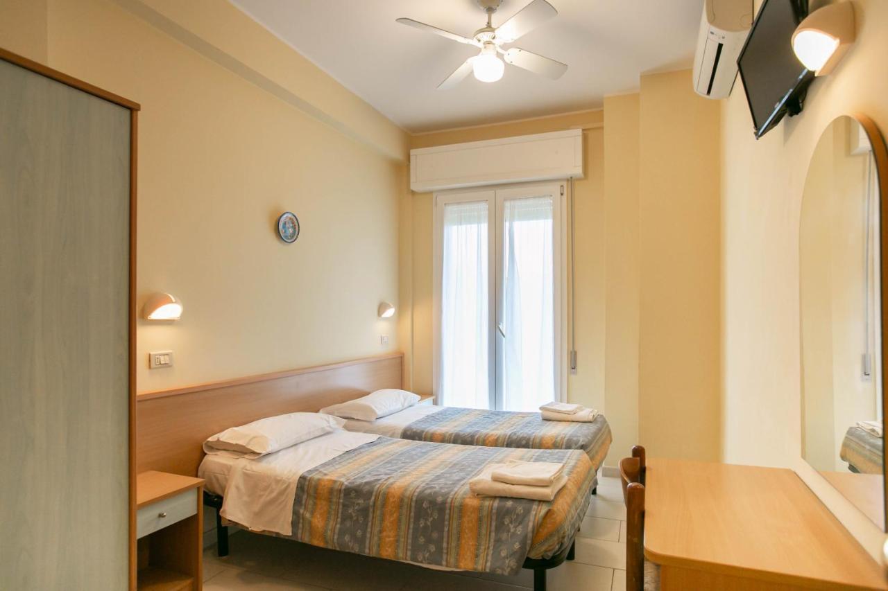 Hotel Valparaiso Rimini Exteriér fotografie